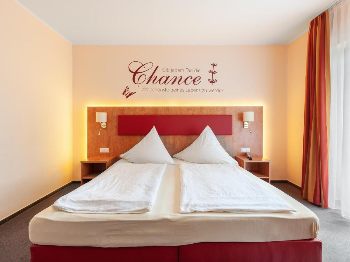 באד שונבורן Hotel Haefner מראה חיצוני תמונה