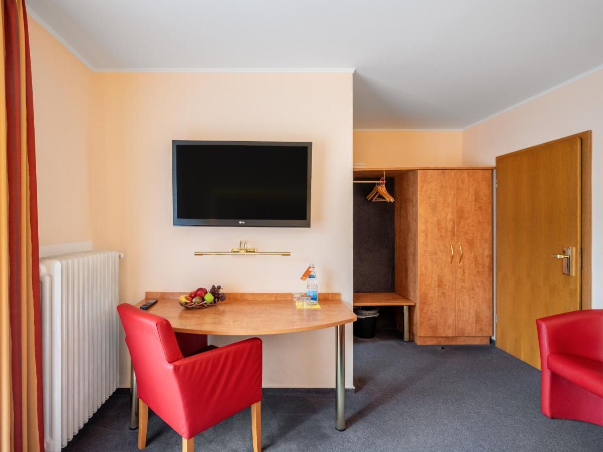 באד שונבורן Hotel Haefner מראה חיצוני תמונה