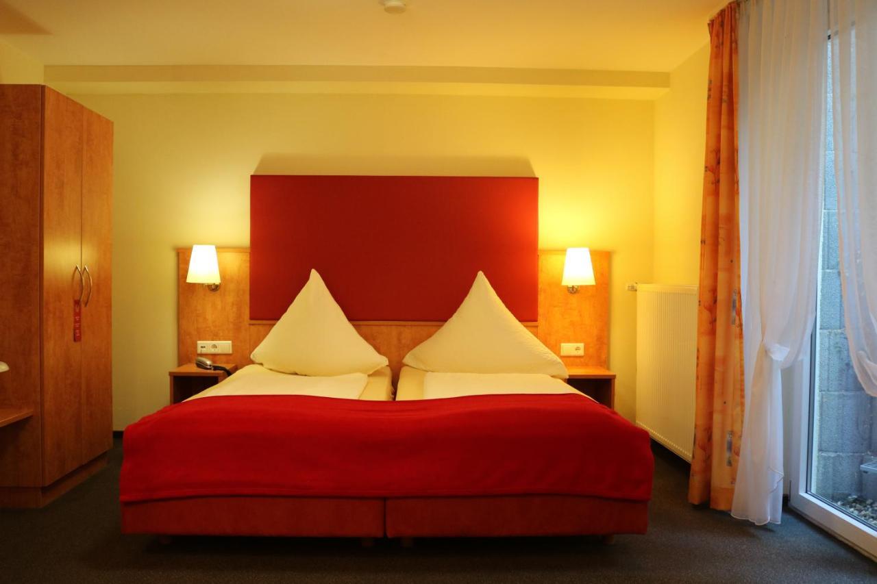 באד שונבורן Hotel Haefner מראה חיצוני תמונה