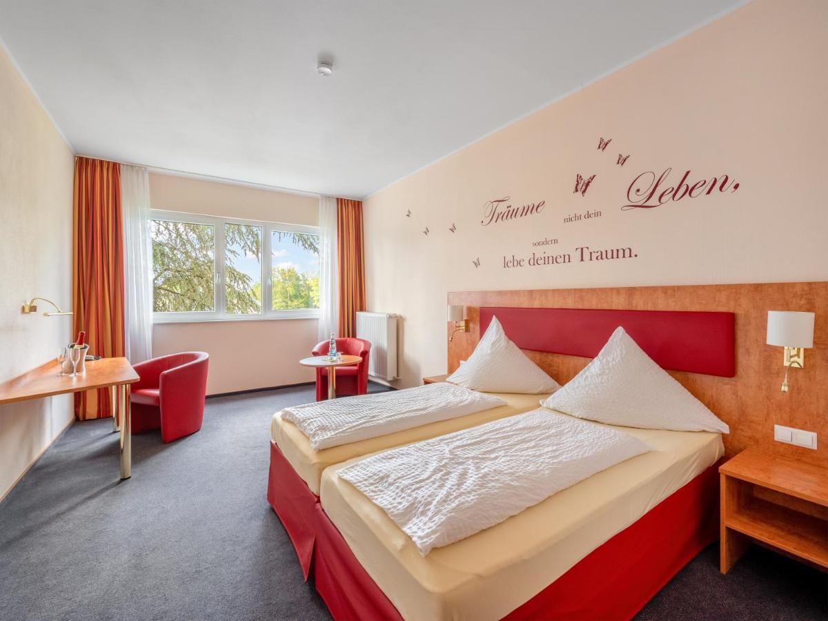 באד שונבורן Hotel Haefner מראה חיצוני תמונה
